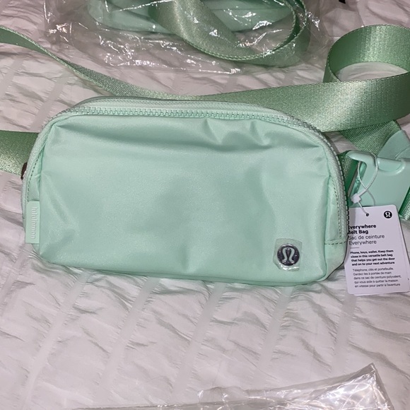 NWT LULULEMON EVERYWHERE BELT BAG MINT MOMENT - Picture 3 of 15